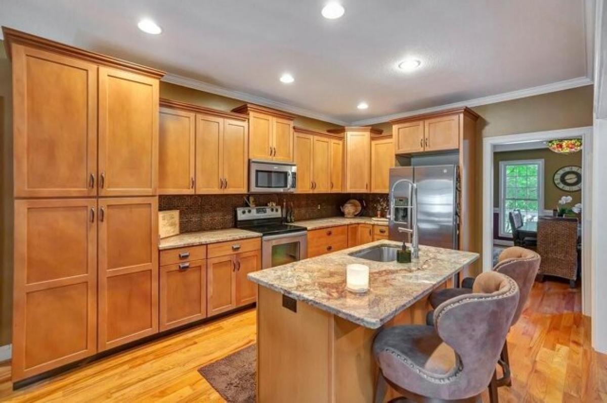 Picture of Home For Sale in Seneca, South Carolina, United States