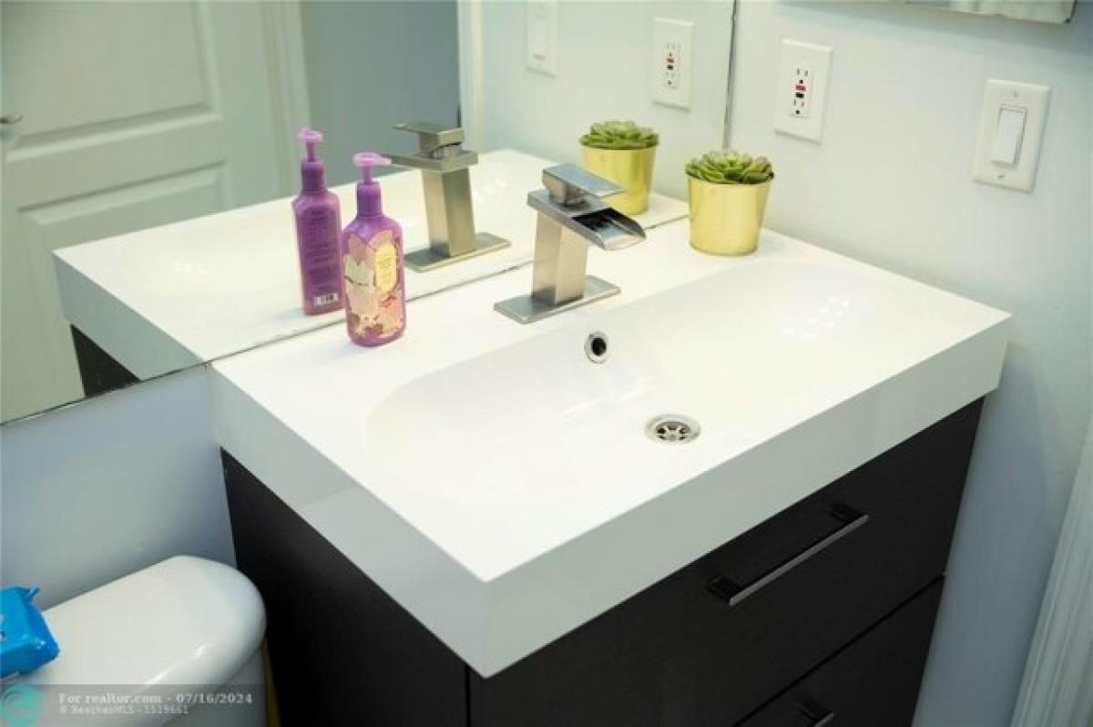 Picture of Home For Sale in Doral, Florida, United States