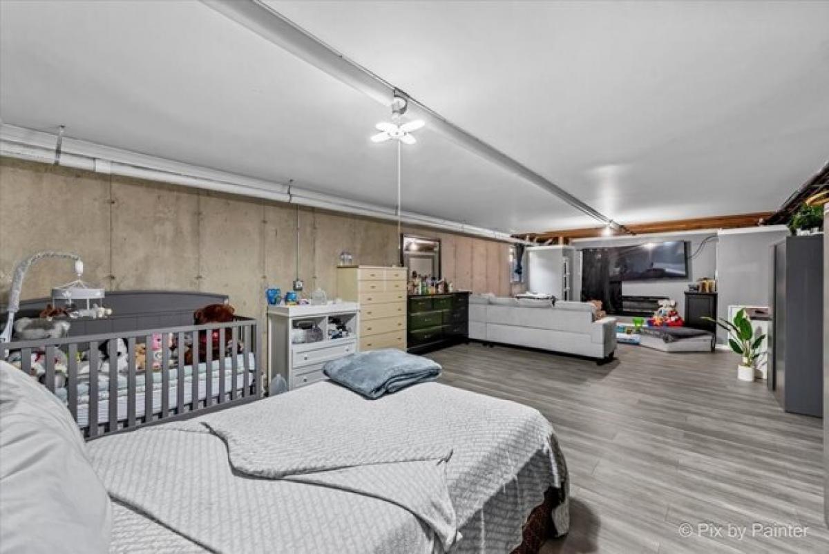 Picture of Home For Sale in Elgin, Illinois, United States