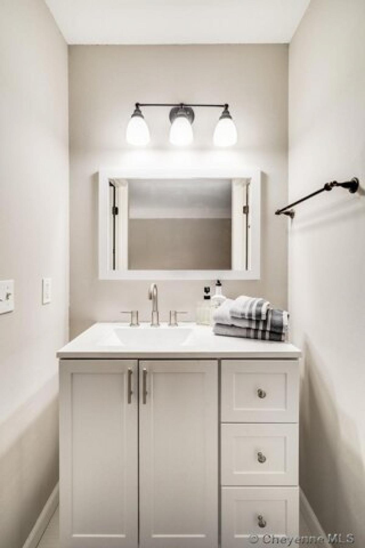 Picture of Home For Sale in Cheyenne, Wyoming, United States