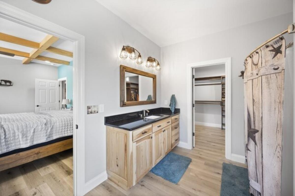 Picture of Home For Sale in Lewisburg, Tennessee, United States