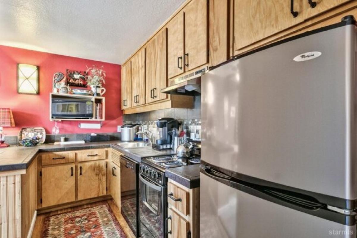 Picture of Home For Sale in South Lake Tahoe, California, United States