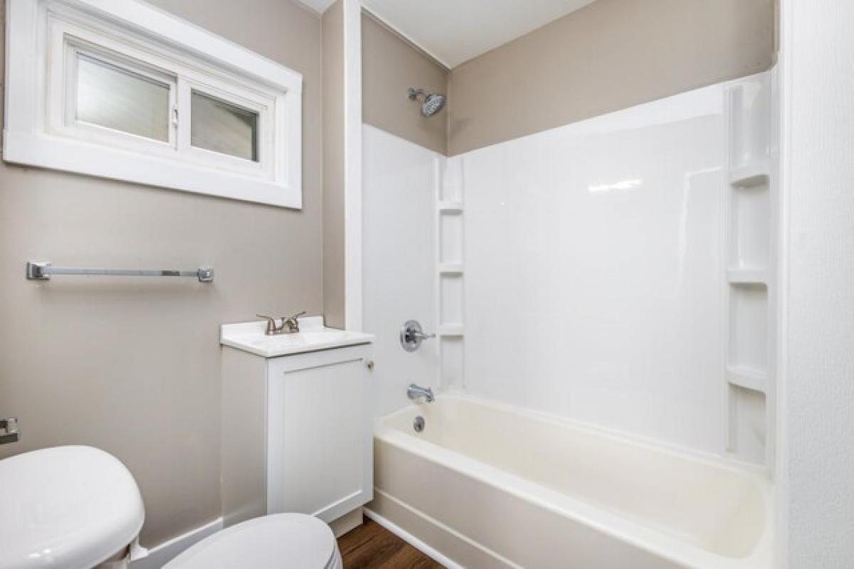 Picture of Home For Sale in Dubuque, Iowa, United States