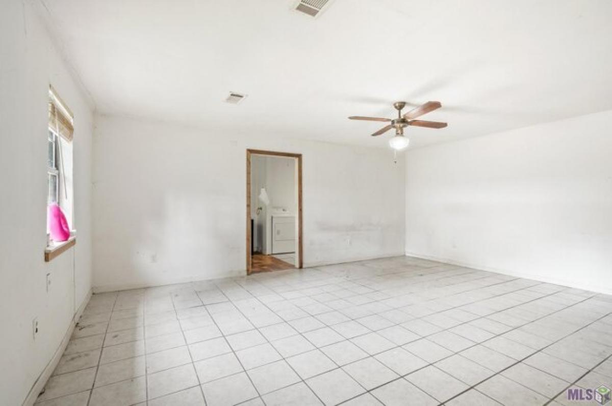 Picture of Home For Sale in Greenwell Springs, Louisiana, United States