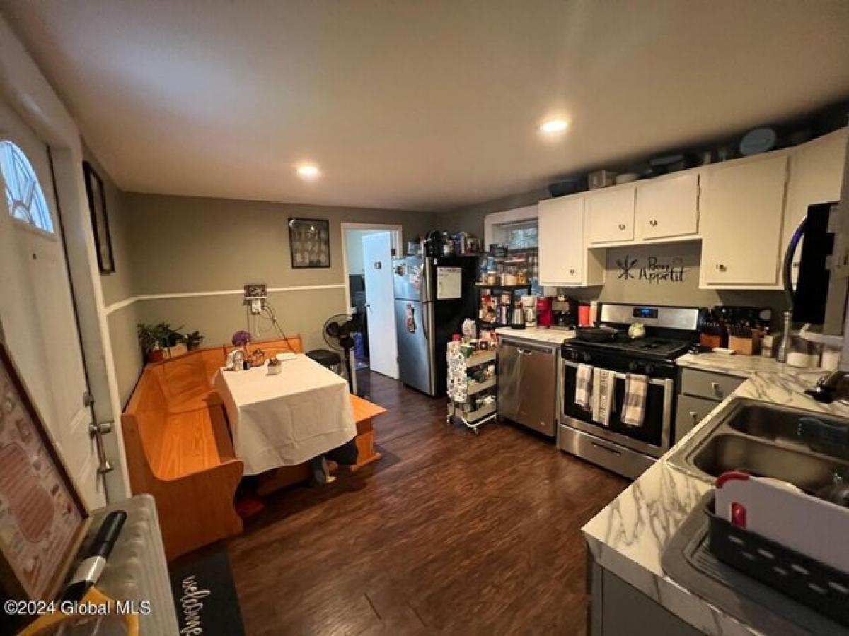 Picture of Home For Sale in Albany, New York, United States