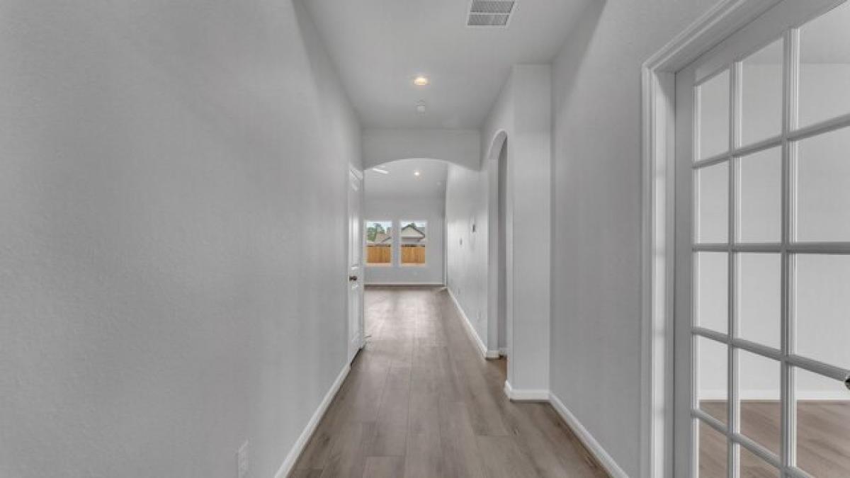 Picture of Home For Sale in Willis, Texas, United States