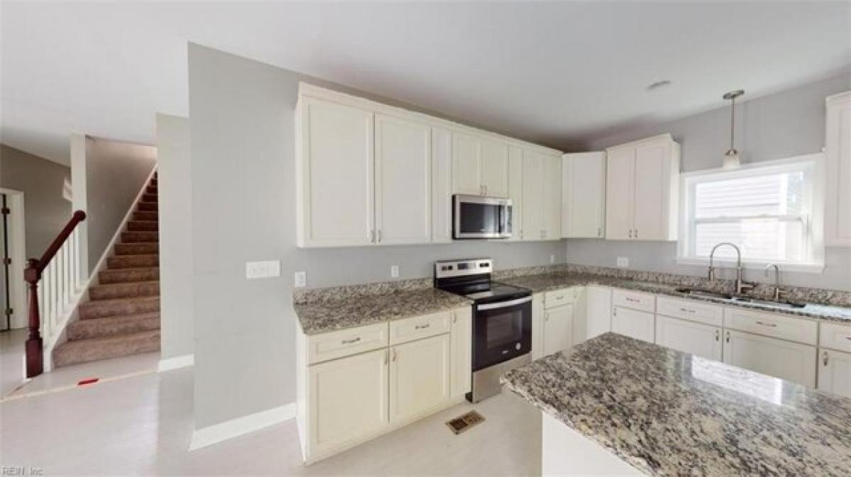 Picture of Home For Sale in Hampton, Virginia, United States