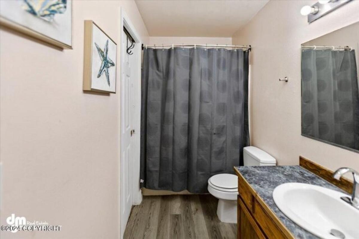 Picture of Home For Sale in Anchorage, Alaska, United States