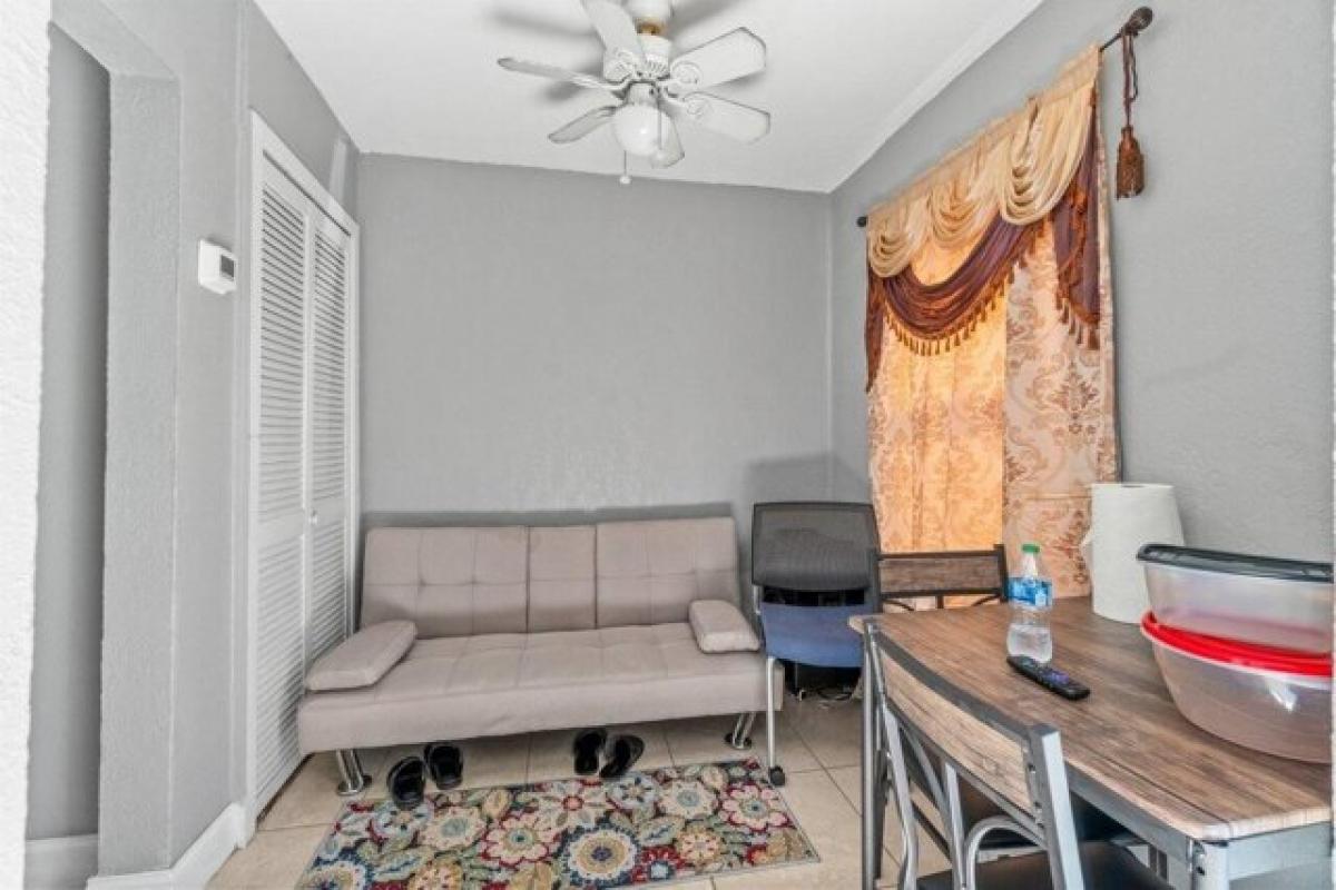 Picture of Home For Sale in Greenacres, Florida, United States