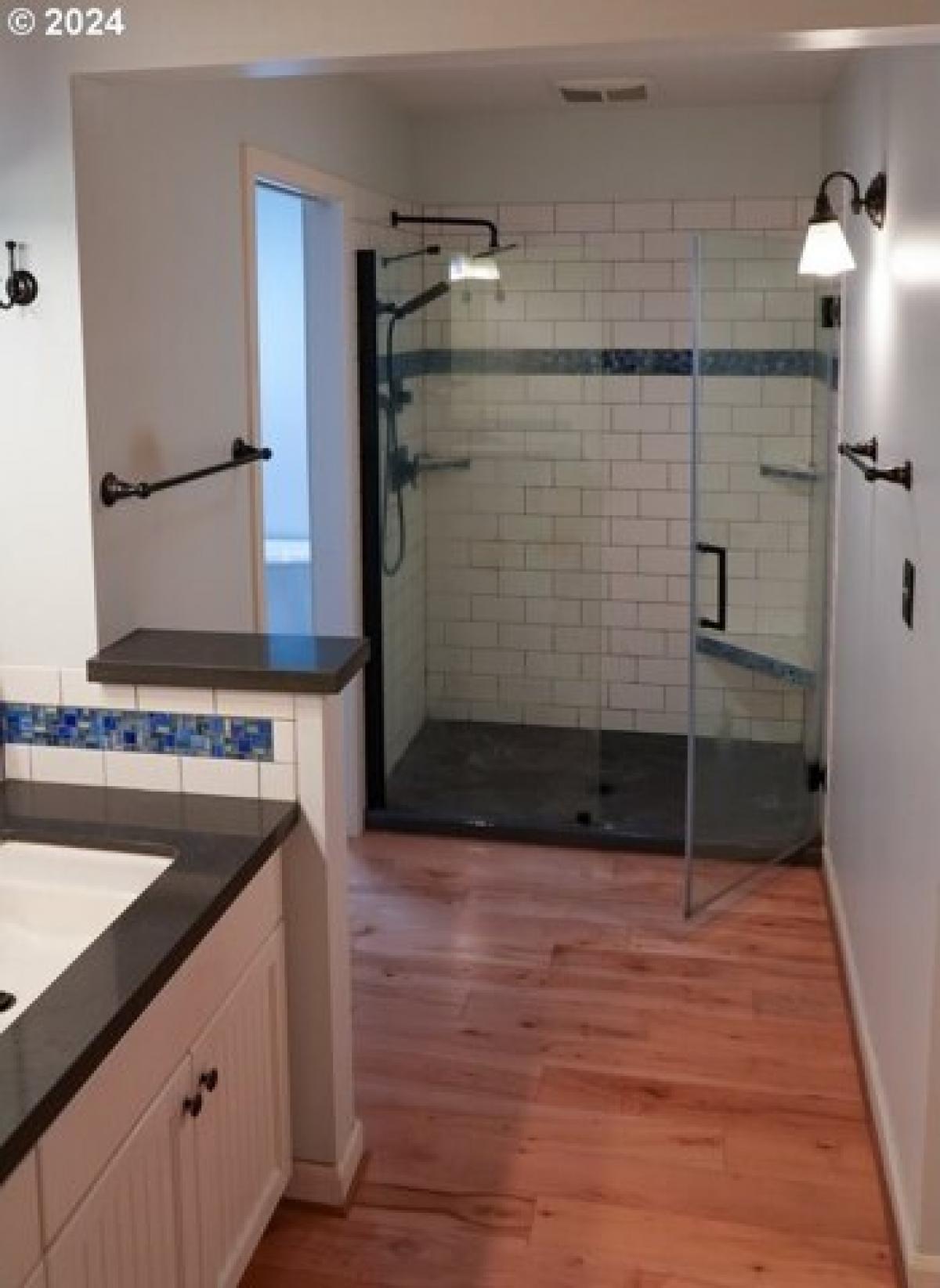 Picture of Home For Sale in Lake Oswego, Oregon, United States