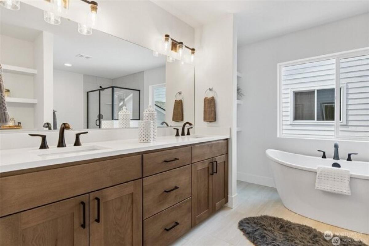 Picture of Home For Sale in Bonney Lake, Washington, United States