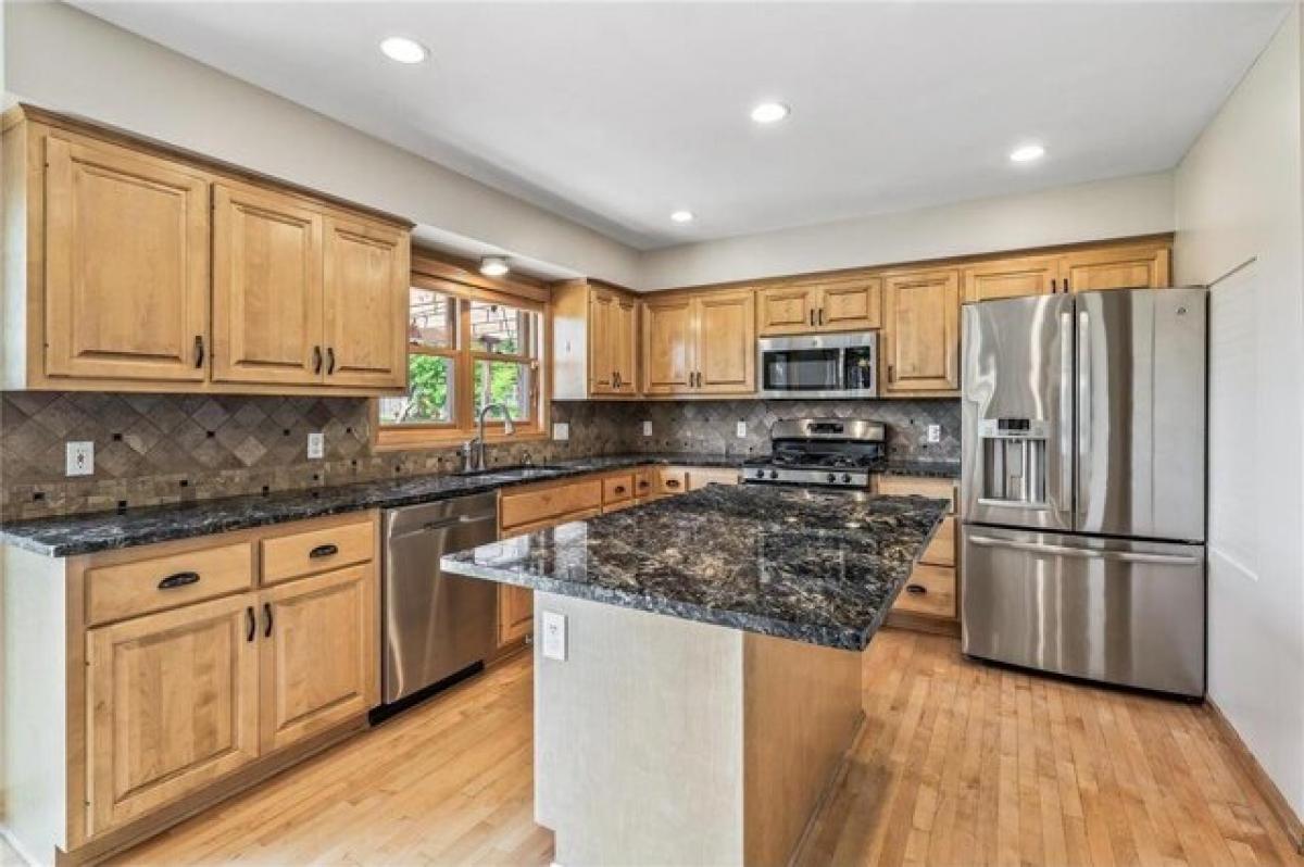 Picture of Home For Sale in Plymouth, Minnesota, United States