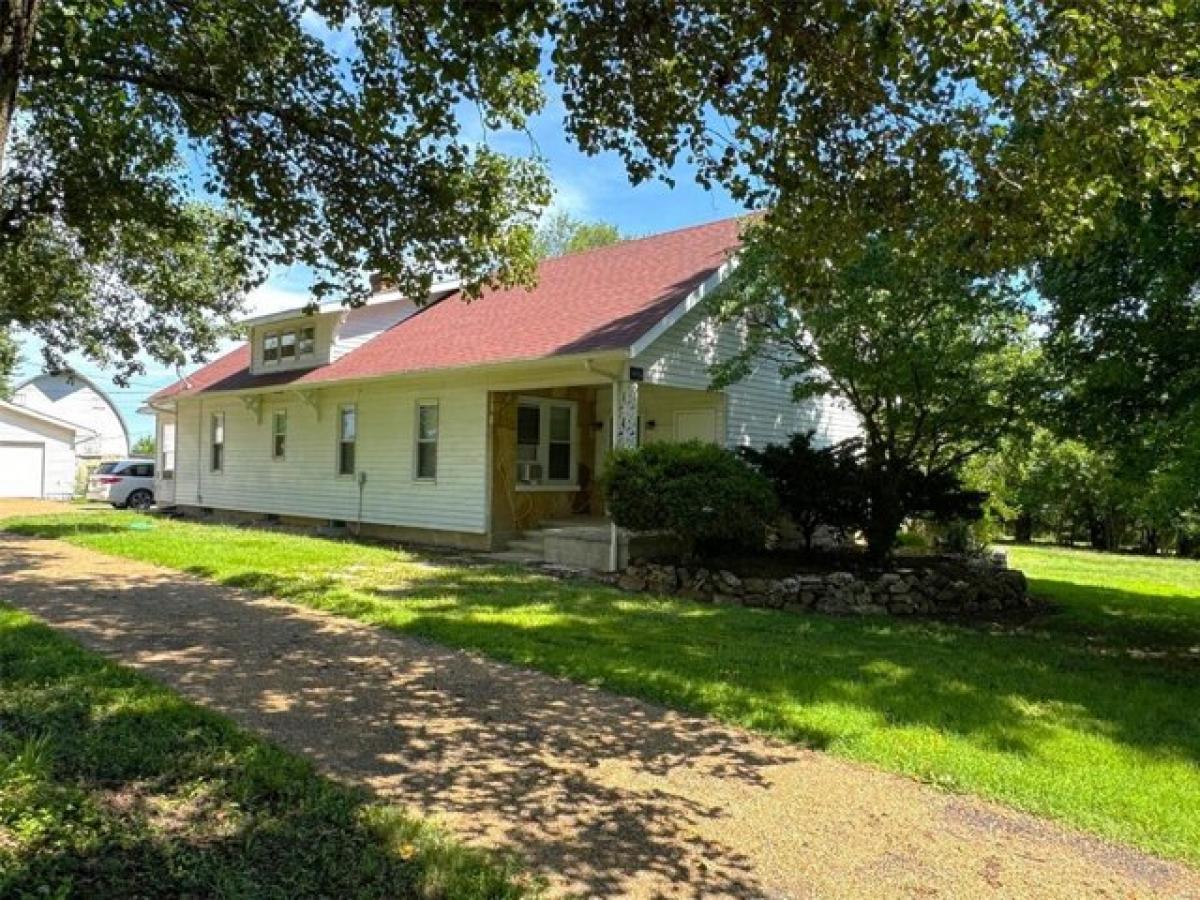 Picture of Home For Sale in Lebanon, Missouri, United States