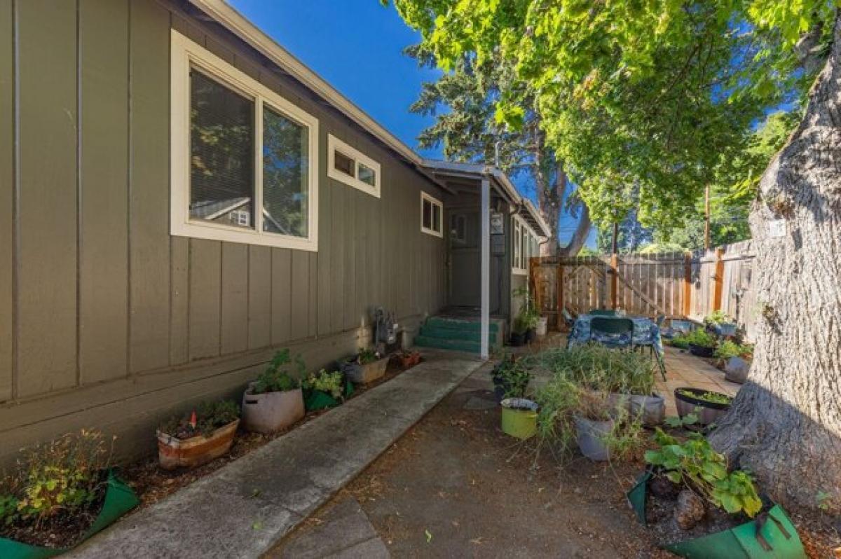 Picture of Home For Sale in Medford, Oregon, United States