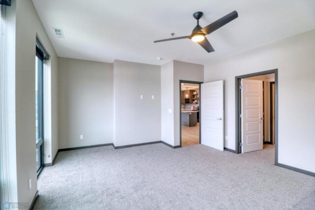 Picture of Home For Sale in West Fargo, North Dakota, United States