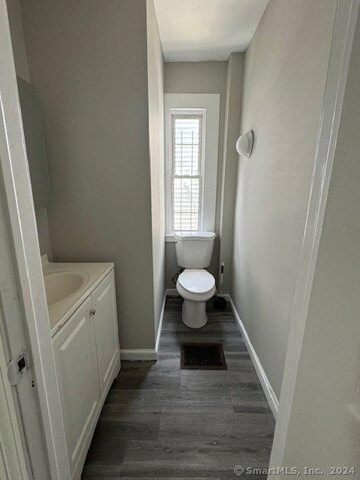 Picture of Home For Sale in New Haven, Connecticut, United States