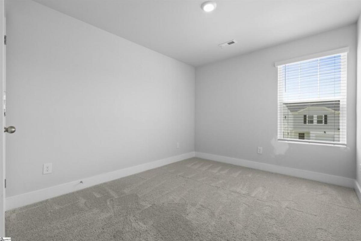 Picture of Home For Sale in Simpsonville, South Carolina, United States