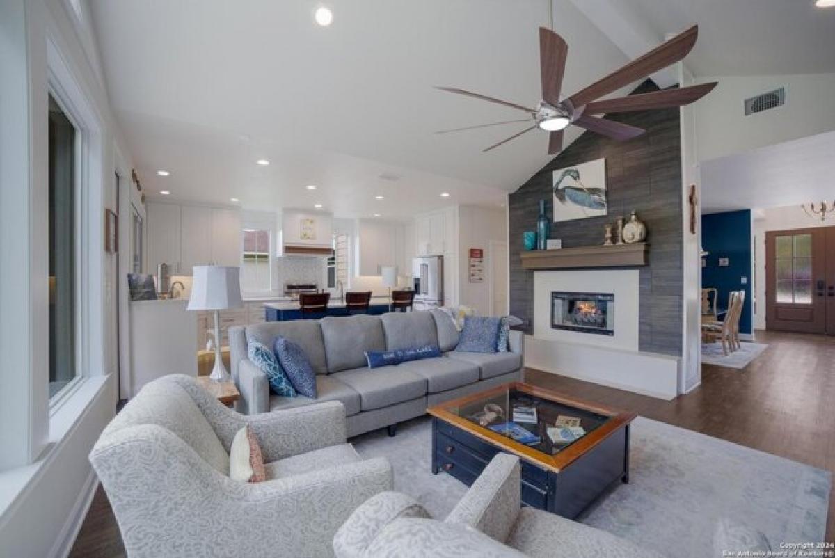 Picture of Home For Sale in Seguin, Texas, United States