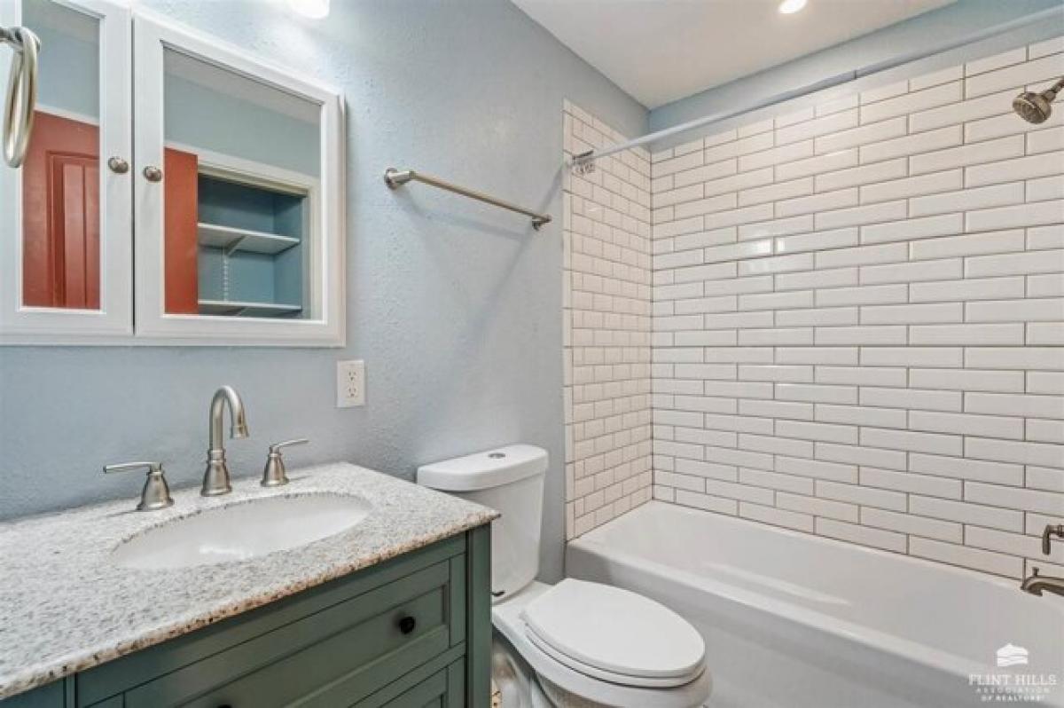 Picture of Home For Sale in Manhattan, Kansas, United States