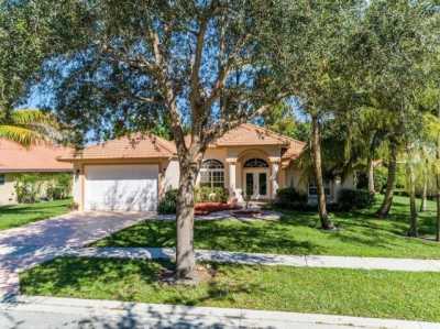 Home For Sale in Royal Palm Beach, Florida