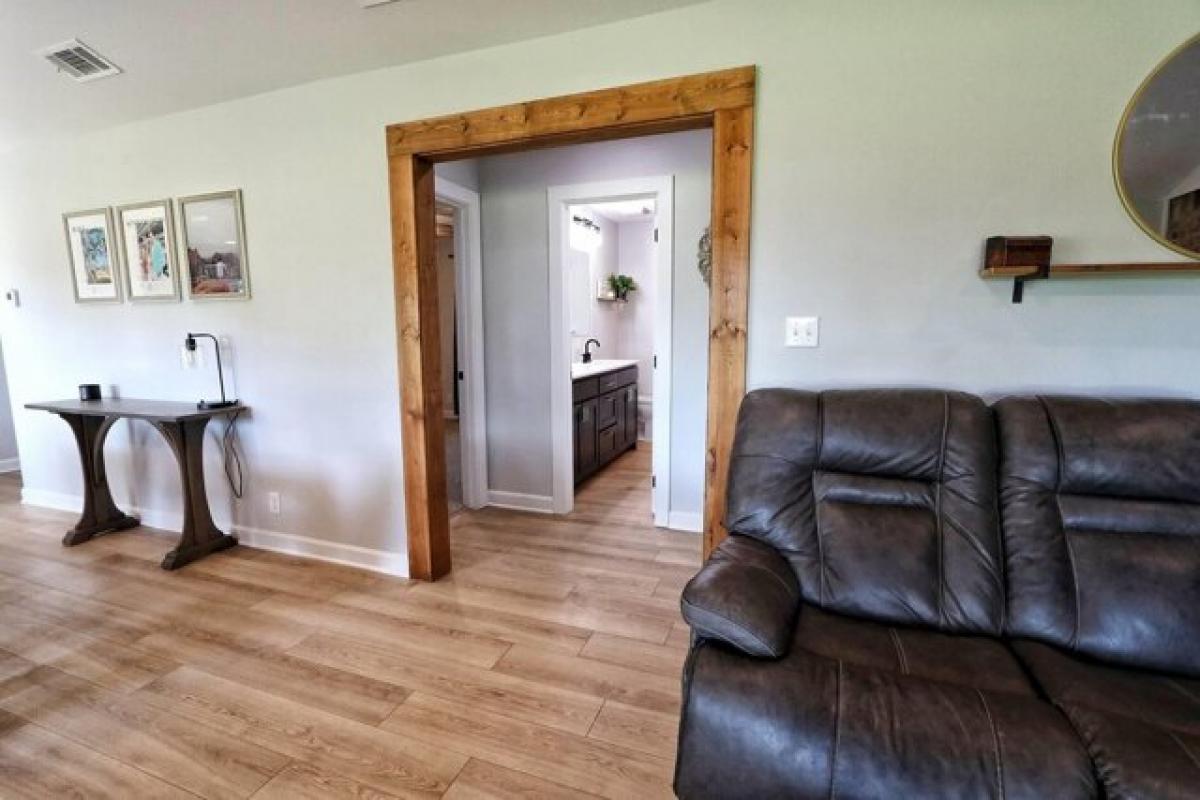 Picture of Home For Sale in Springtown, Texas, United States