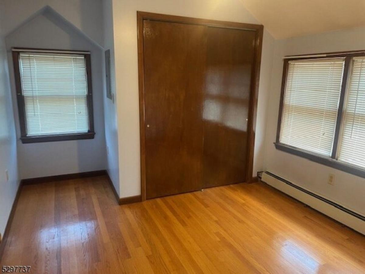 Picture of Home For Sale in Lodi, New Jersey, United States