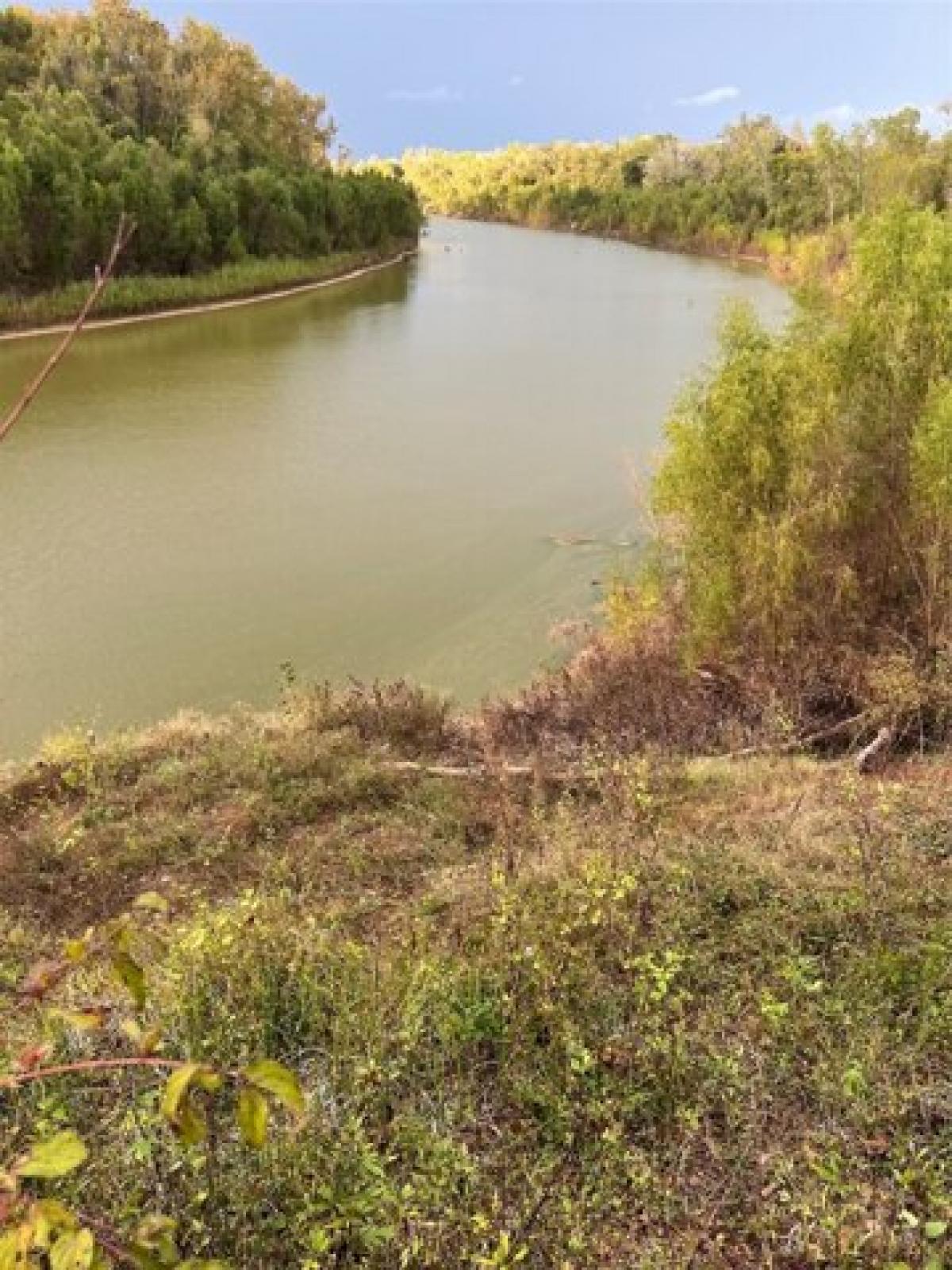 Picture of Residential Land For Sale in Angleton, Texas, United States