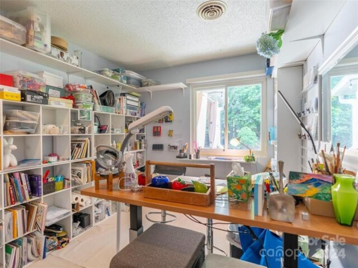 Picture of Home For Sale in Asheville, North Carolina, United States