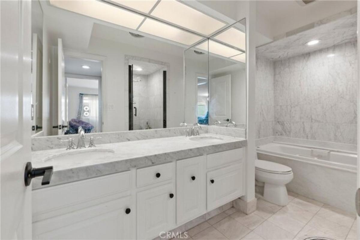 Picture of Home For Sale in West Hollywood, California, United States