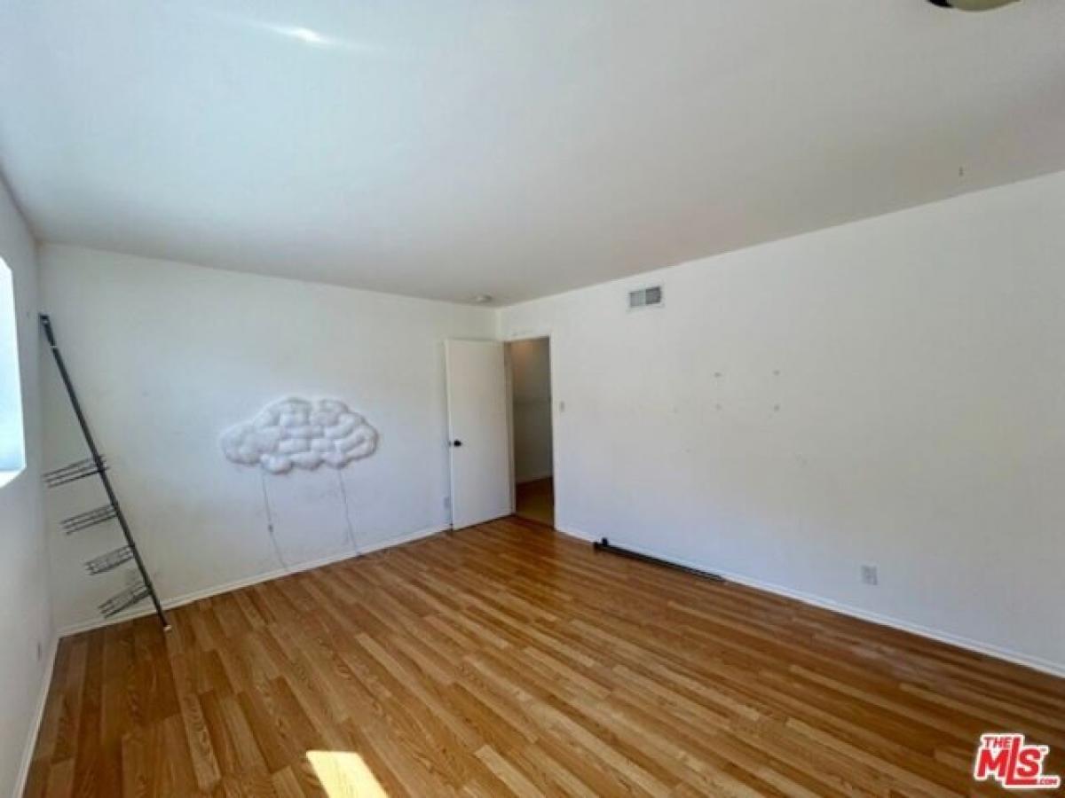 Picture of Home For Sale in Tarzana, California, United States