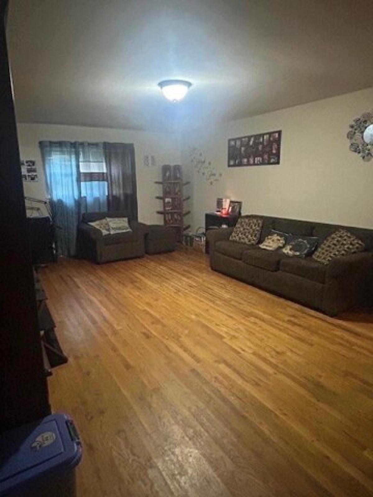 Picture of Home For Sale in Cedar Hill, Tennessee, United States