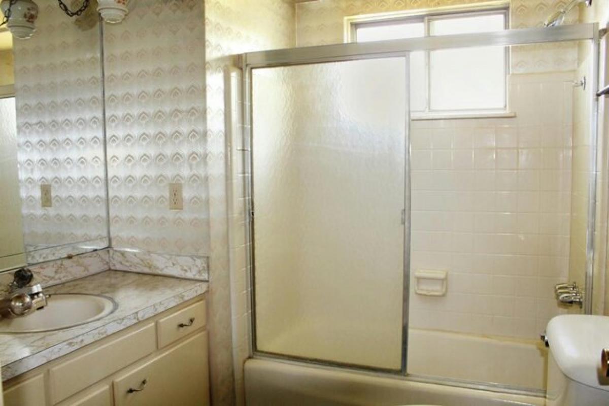 Picture of Home For Sale in Flint, Michigan, United States