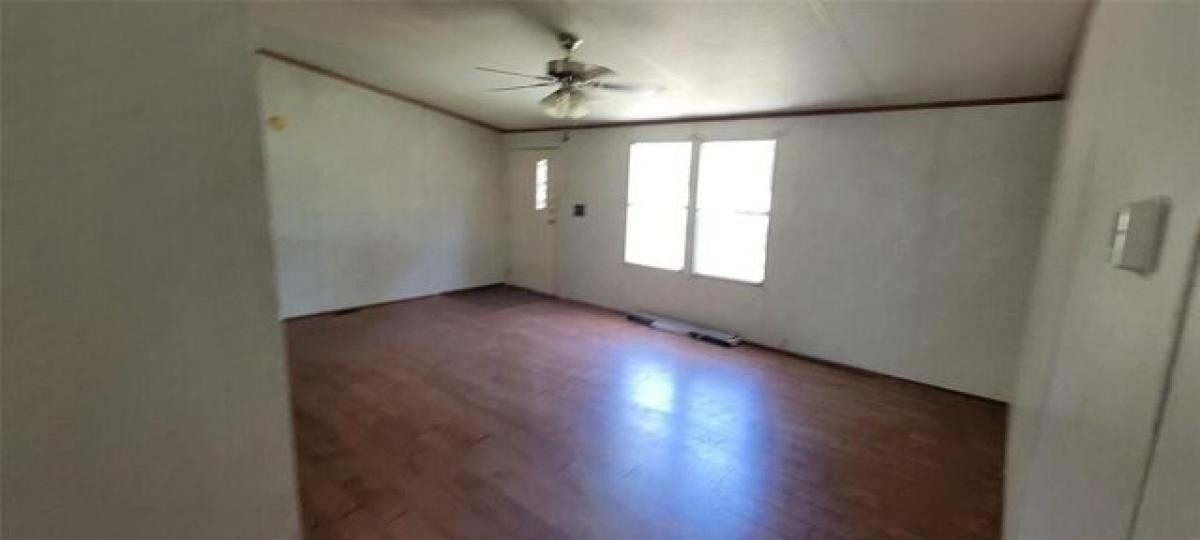 Picture of Home For Sale in Bastrop, Texas, United States