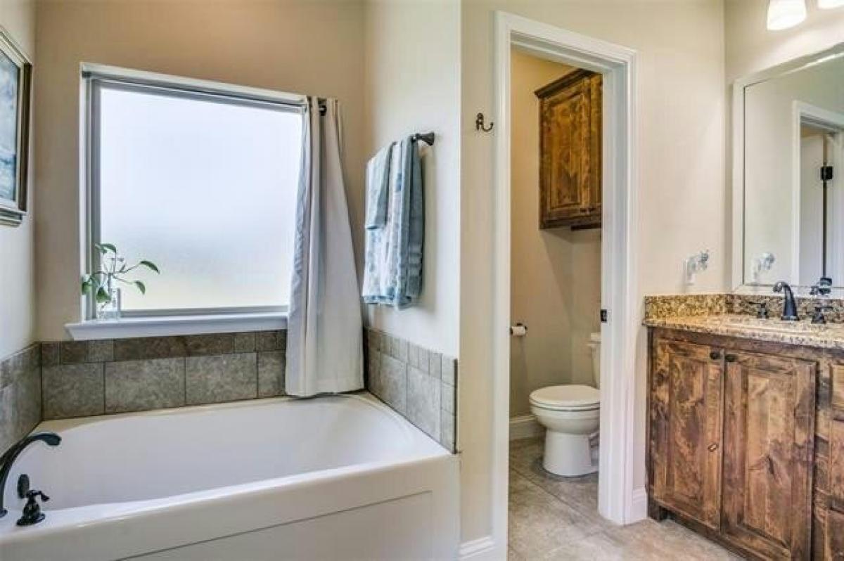 Picture of Home For Sale in Weatherford, Texas, United States