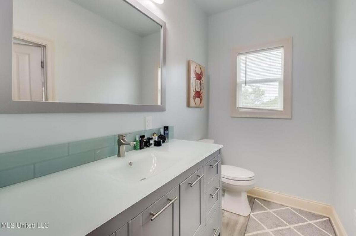 Picture of Home For Sale in Bay Saint Louis, Mississippi, United States