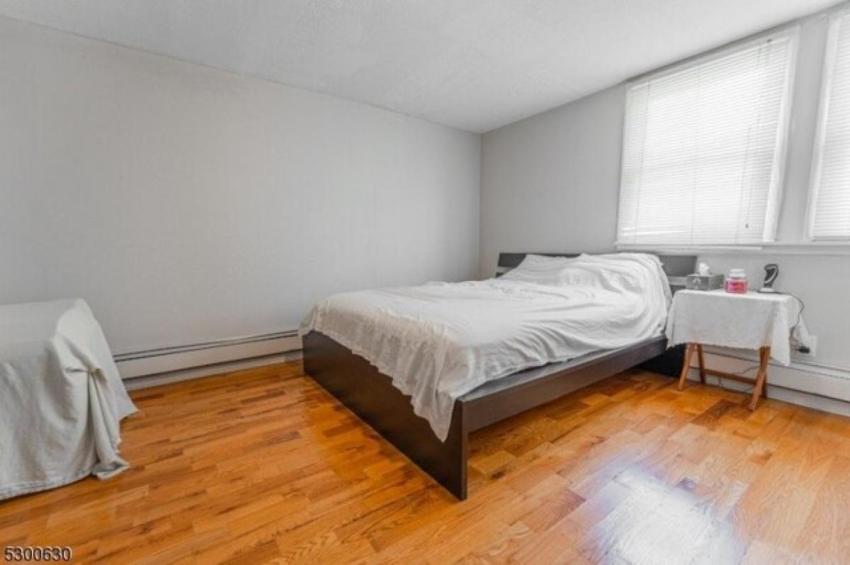 Picture of Home For Sale in Newark, New Jersey, United States