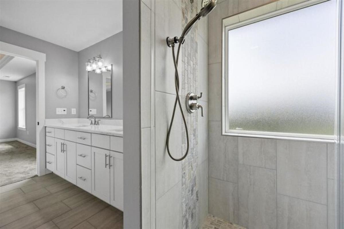 Picture of Home For Sale in Iowa City, Iowa, United States