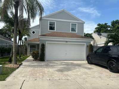 Home For Rent in Sunrise, Florida