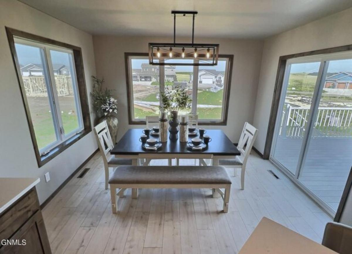 Picture of Home For Sale in Bismarck, North Dakota, United States