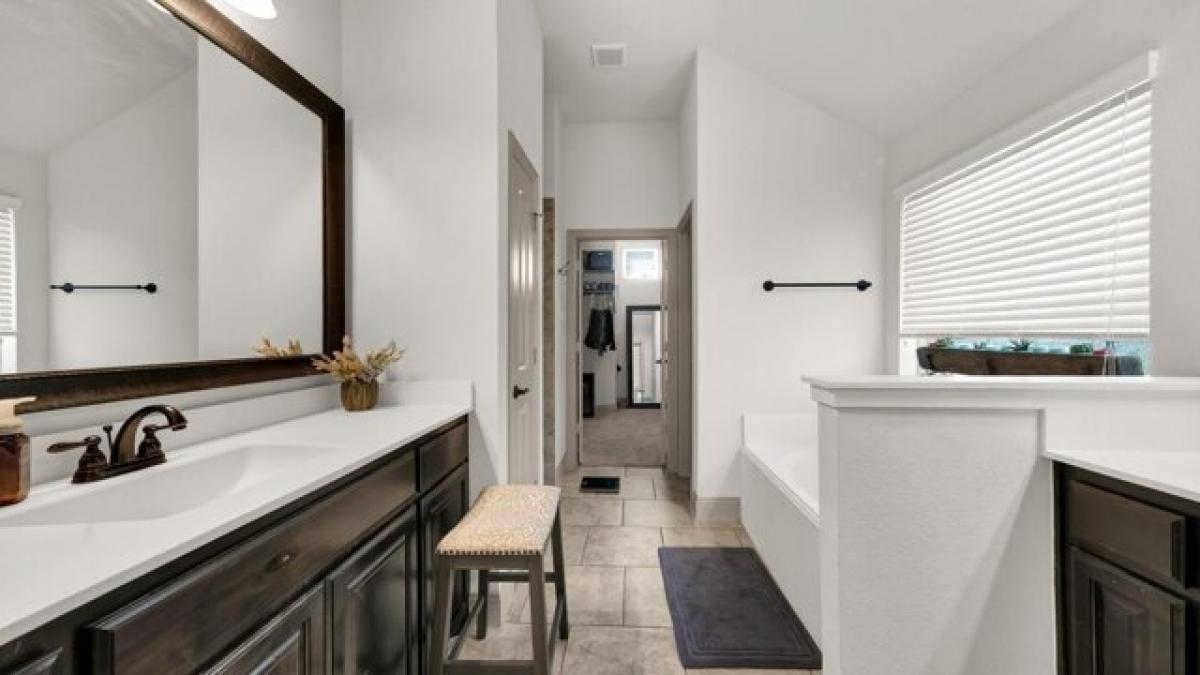 Picture of Home For Sale in Weatherford, Texas, United States