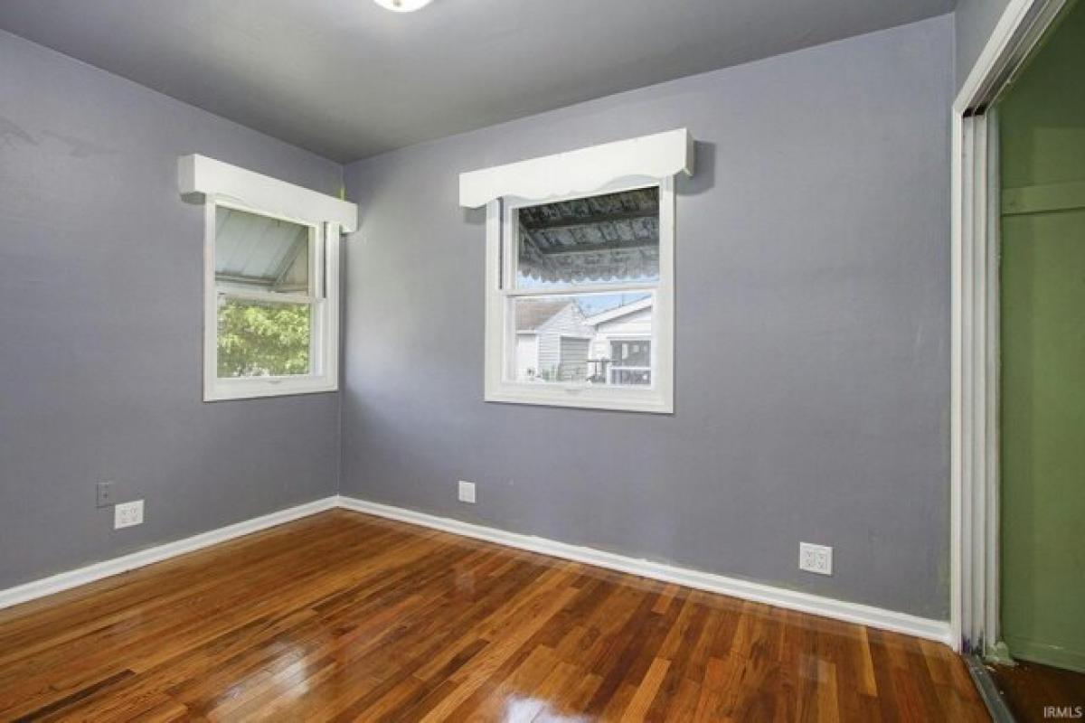 Picture of Home For Sale in South Bend, Indiana, United States