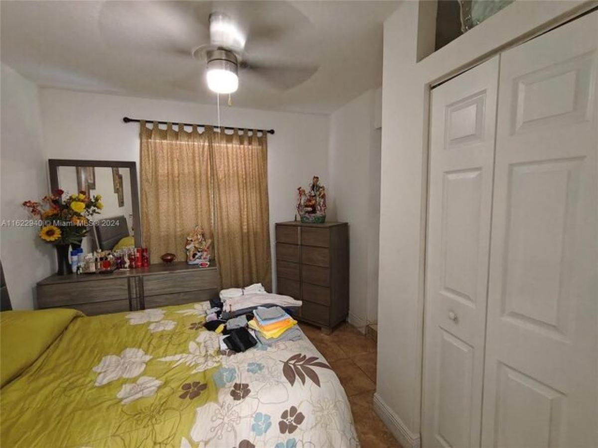 Picture of Home For Sale in Hialeah, Florida, United States