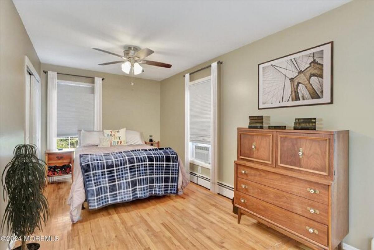 Picture of Home For Sale in Howell, New Jersey, United States