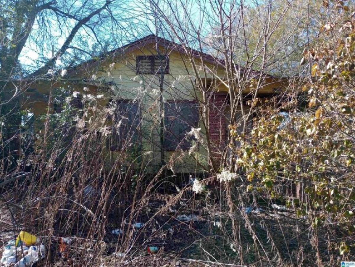 Picture of Home For Sale in Fairfield, Alabama, United States