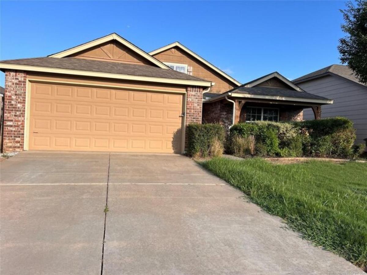 Picture of Home For Sale in Owasso, Oklahoma, United States