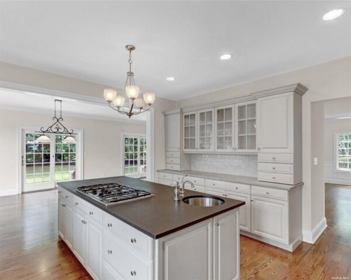 Picture of Home For Sale in Huntington, New York, United States