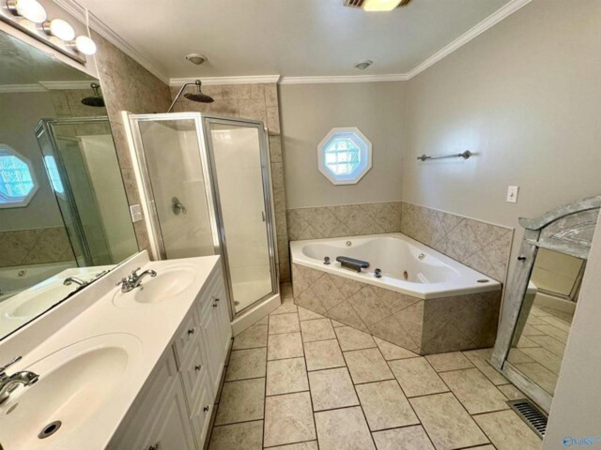 Picture of Home For Sale in Decatur, Alabama, United States