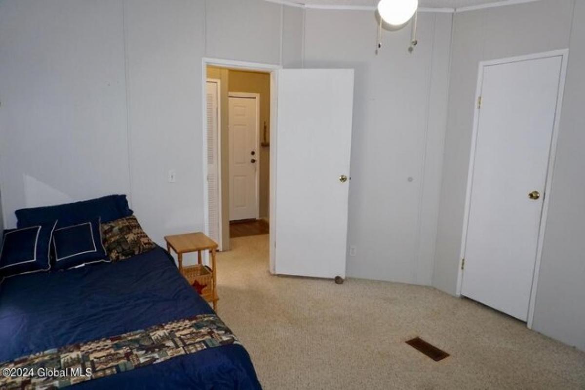 Picture of Home For Sale in Hadley, New York, United States