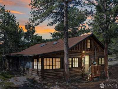 Home For Sale in Allenspark, Colorado