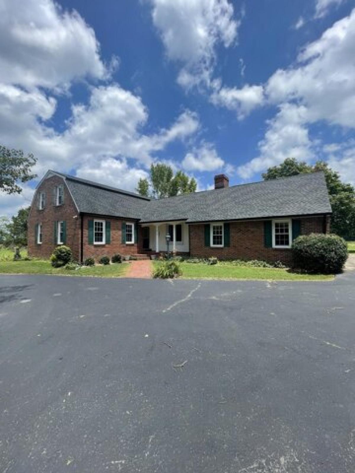 Picture of Home For Sale in Lafayette, Tennessee, United States